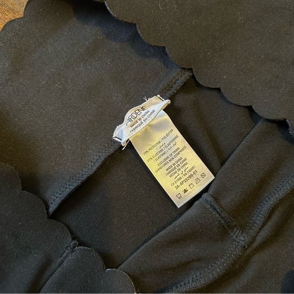 💲2/$15 NWOT Ardene 23” Crop Scallop Hem High Rise Black Leggings Women’s Medium - Picture 4 of 4